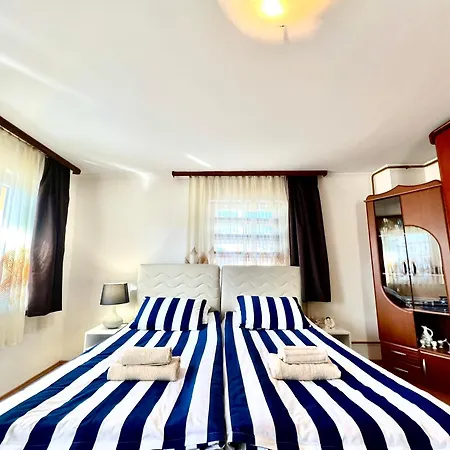 Twin With Balcony In Old Town سراييفو