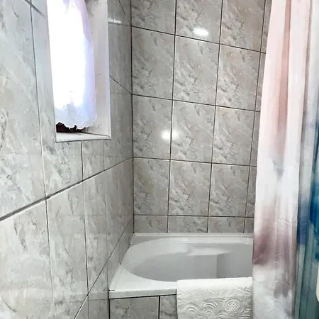 Apartment For 7 People In The City Center