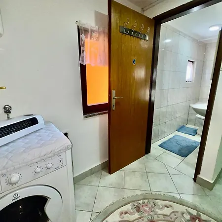For 7 People In The Center Apartment *