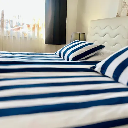 Apartment For 7 People In The City Center דירה