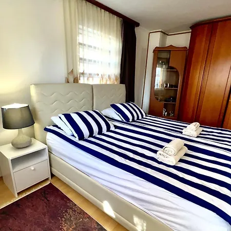 Apartment For 7 People In The Center