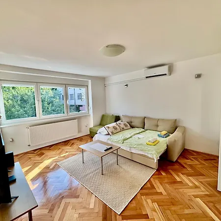 In Center - Great Location! Lejlighed *