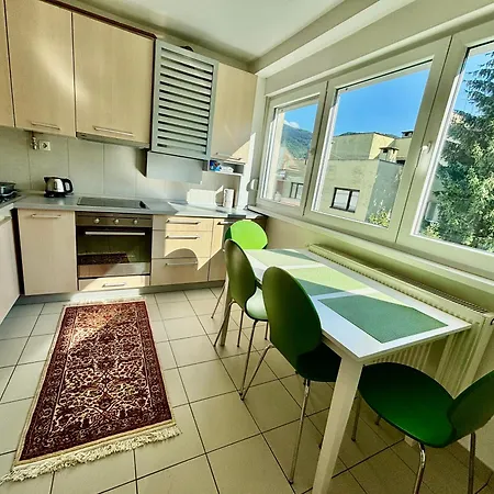 In Center - Great Location! Lejlighed *