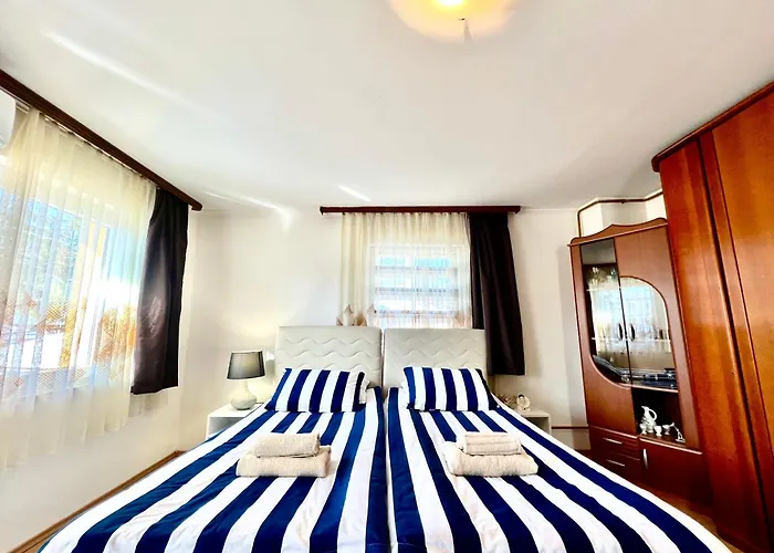 Twin With Balcony In Old Town سراييفو