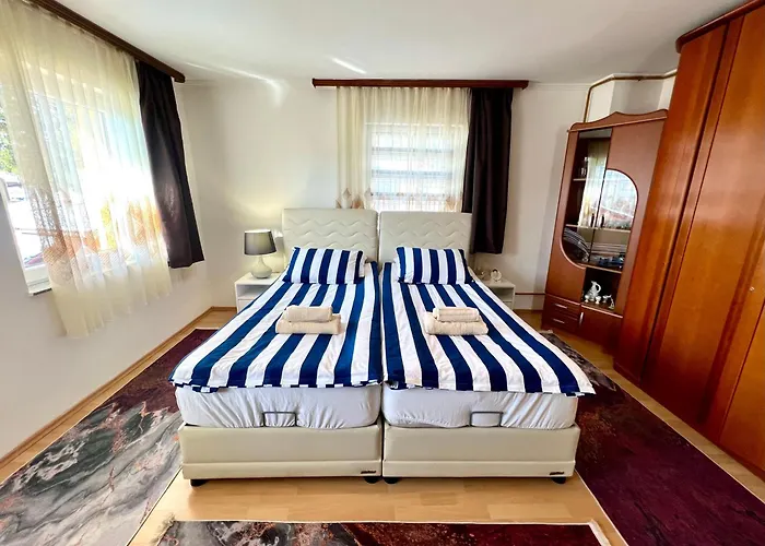 Twin With Balcony In Old Town سراييفو