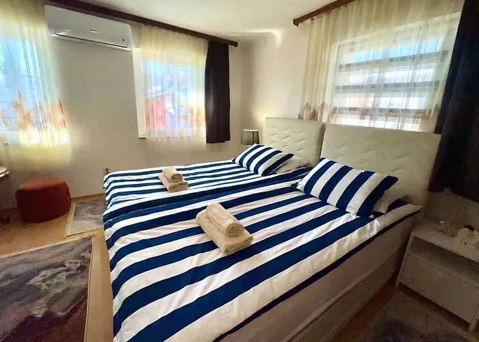 Twin With Balcony In Old Town *